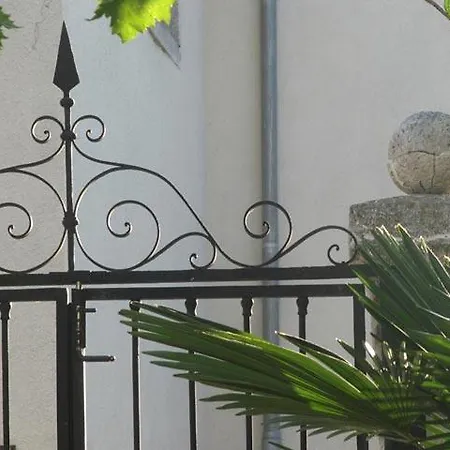 Apartment House Palac Premantura