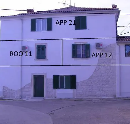 Apartment House Palac Premantura